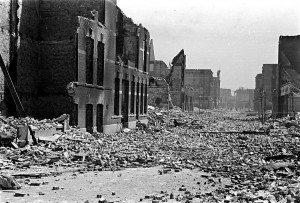 Oorlogsschade na bombardement, Rotterdam - Bron: www.geheugenvannederland.nl